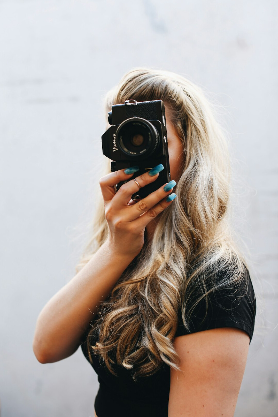 Portrait of a Belgian woman in her 40s, senior media mediator